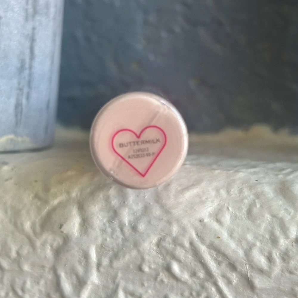 Revolution Heartbreak Concealer Buttermilk with Pink Heart Cap NWT